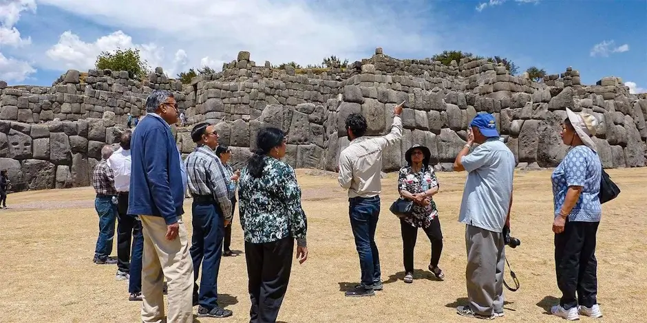 Exploring Sacsayhuamán 