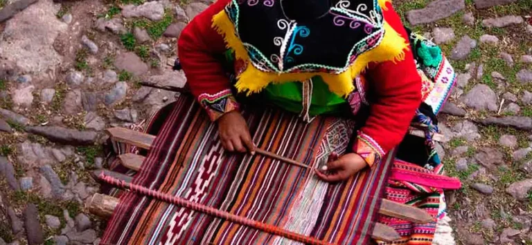 Native-textiles-in-Cusco